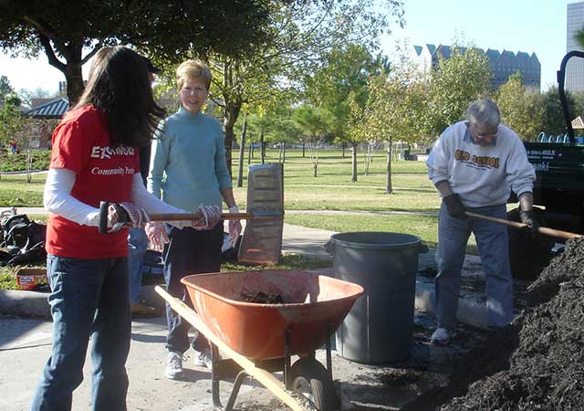 2007 Volunteering with ExxonMobil at Wussow Park