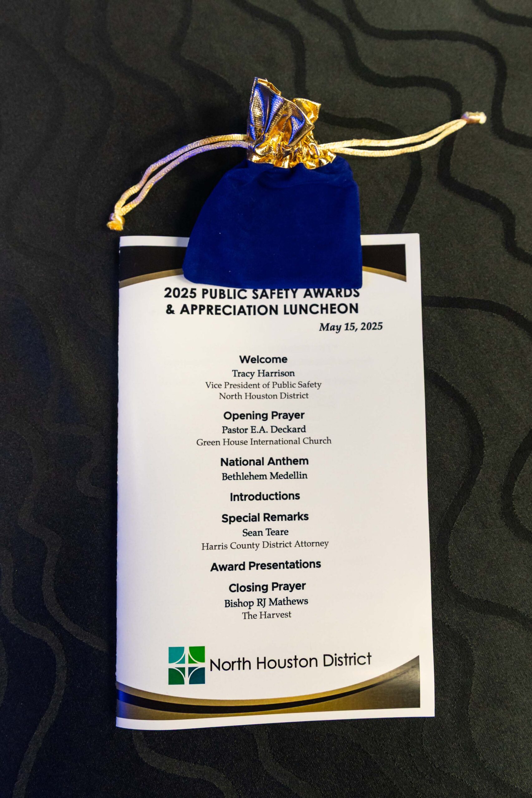 Program booklet and gift bag displayed on a table, showing the event agenda.